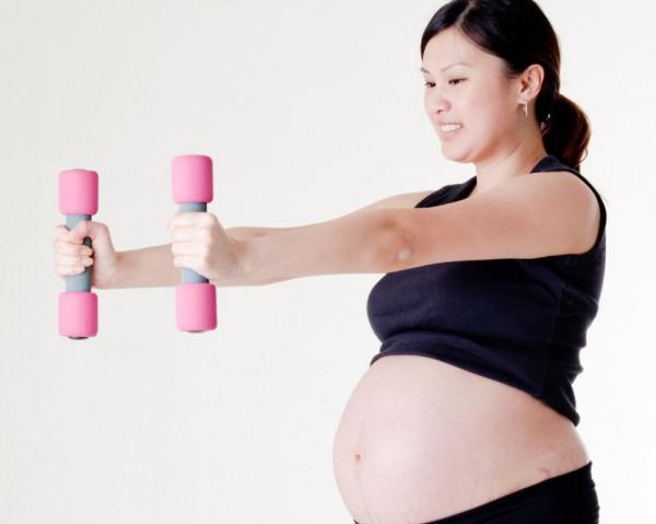 孕晚期做這2種運動有助於順產