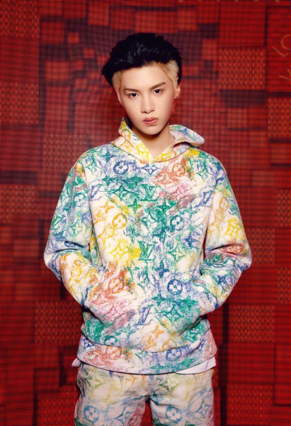 穿長裙、塗指甲油的boy黃明昊，男生還能這麼搭