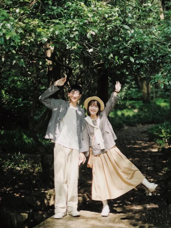 “森系穿搭”甜美減齡，別輕信！不懂“配飾＋配色”，越穿越土氣