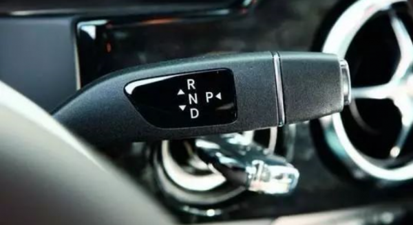 整合換擋、啟停、電子剎車等功能,寶馬全新換擋介面專利申請曝光 整合換擋、啟停、電子剎車等功能,寶馬全新換擋介面專利申請曝光