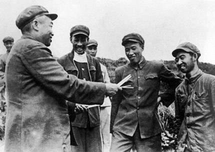 柿子砸中小戰士,彭德懷勃然大怒:把小王拉出去,槍斃 柿子砸中小戰士,彭德懷勃然大怒:把小王拉出去,槍斃