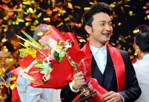 從新疆走出來的尼格買提,在人才濟濟的央視,是如何成為臺柱的? 從新疆走出來的尼格買提,在人才濟濟的央視,是如何成為臺柱的?