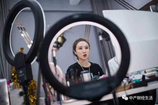 薇婭逃稅背後的真問題：2億靈活就業者該怎麼辦？