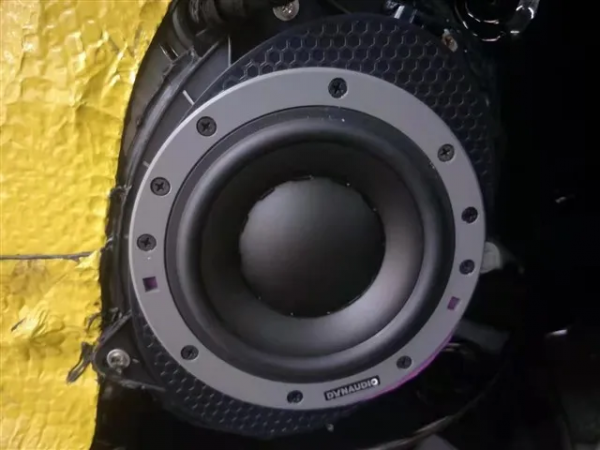 汕頭貓王凱迪拉克XT6音響改裝丹拿372三分頻，聲動更心動