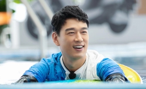 6位娛圈明星夫妻，從校服到婚紗，個個娶初戀，在一起最長40年