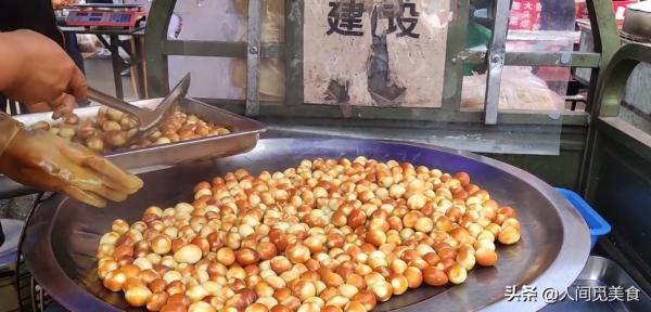 黑龍江大集上的傳統美食，一口大鐵鍋養活一家人，很多人卻不敢吃