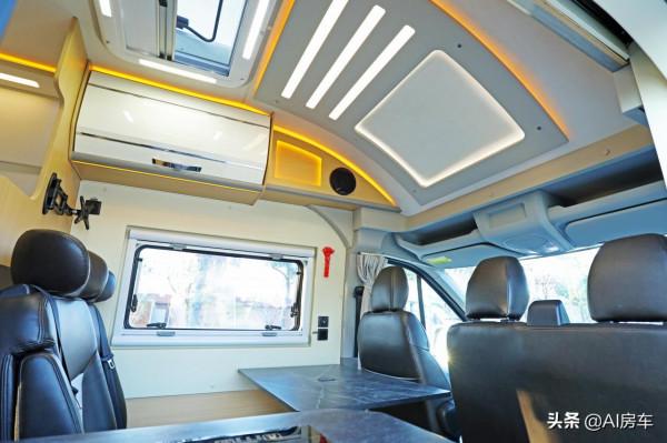 B型車上也能容下2室1廳？霸氣沉穩，還省油，老兩口輕鬆用的V590