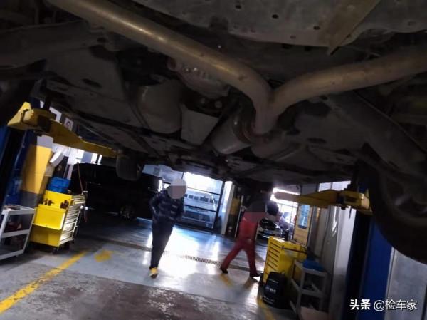 紅旗H9不是首個國產豪華車，還記得當年賣68萬的紅旗盛世嗎？