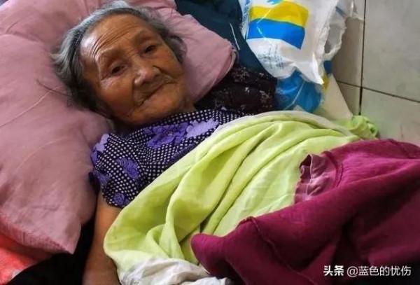 88歲老人哭訴：我有10000退休金，一天都不想活下去，我害了兒子