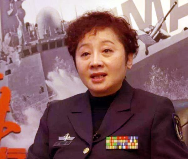 著名演員唐靜：與王新軍離異後，她與兒子的生活狀況怎樣？