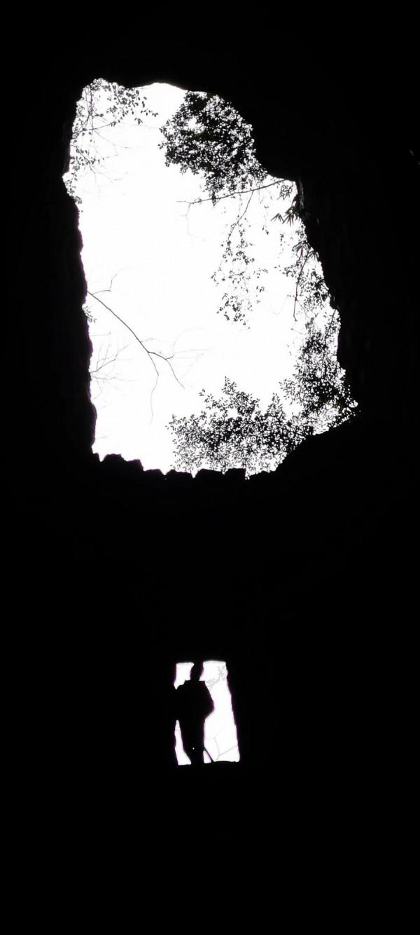 陽朔網紅景點四方巖（土匪洞）