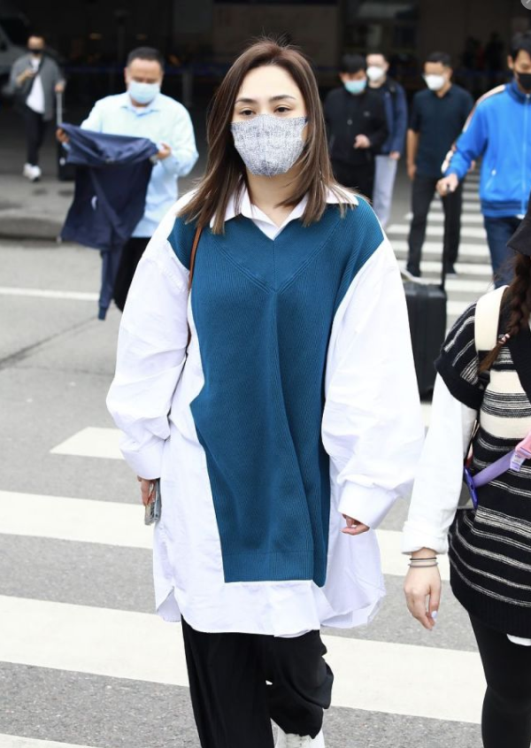 阿嬌穿衣也太隨性了吧,“上松下松”看似邋遢,實則慵懶又時髦 阿嬌穿衣也太隨性了吧,“上松下松”看似邋遢,實則慵懶又時髦