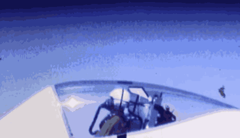 血管爆裂多處骨折,他作死坐上6只火箭驅動的車,體驗46.2倍重力 血管爆裂多處骨折,他作死坐上6只火箭驅動的車,體驗46.2倍重力