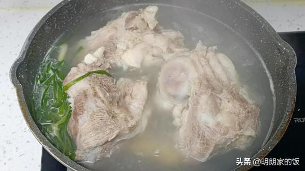 曬曬三口之家的一餐，有葷有素都是家人愛吃的，肉骨頭啃著超過癮