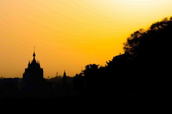 緬甸有座柚木做的橋，未使用一顆鐵釘，是世界十大最美日落地之一