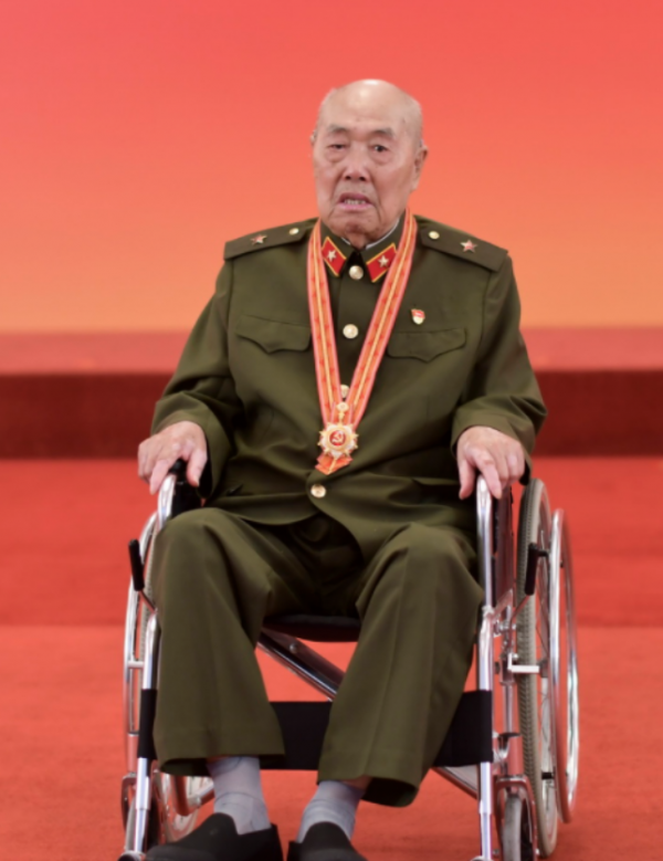 2021年授勳,中央下令將河北老兵抬進人民大會堂,他有何特殊身份 2021年授勳,中央下令將河北老兵抬進人民大會堂,他有何特殊身份