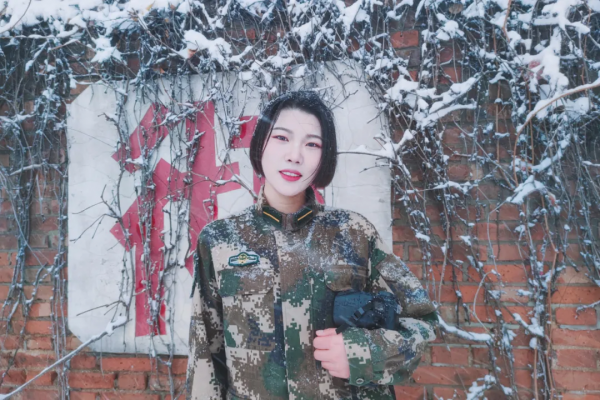 下雪了，快來軍校看女神