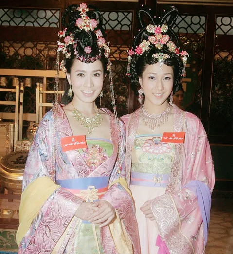 好彩妹鍾嘉欣：TVB霸屏女王，與林峰相戀無果，卻4天拿下富豪老公