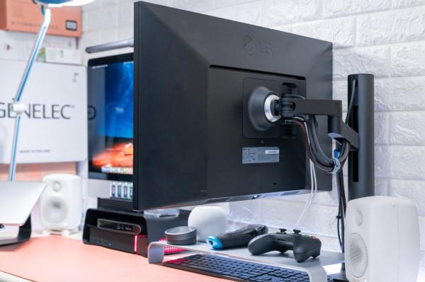 PS5 雙屏桌面搭建指南：LG 27GP950 + LG 27UN880