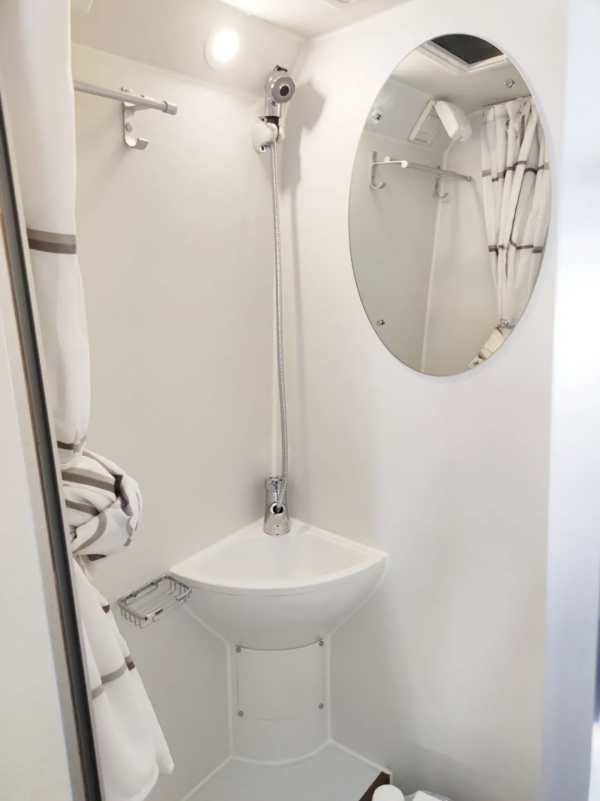 吉姆西大通V90加長軸超高頂 功能豐富 水電充足 高品質移動之家 吉姆西大通V90加長軸超高頂 功能豐富 水電充足 高品質移動之家