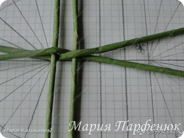 舊報紙雜誌不要扔，捲成紙棍這樣編，收納太強大了