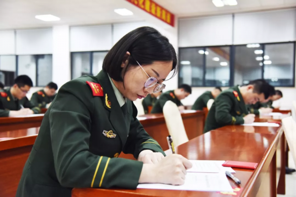 軍士參謀，亮相