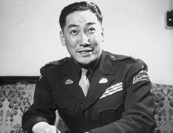 蔣緯國回憶：在大陸時，一位少將與上校向他下跪的經歷