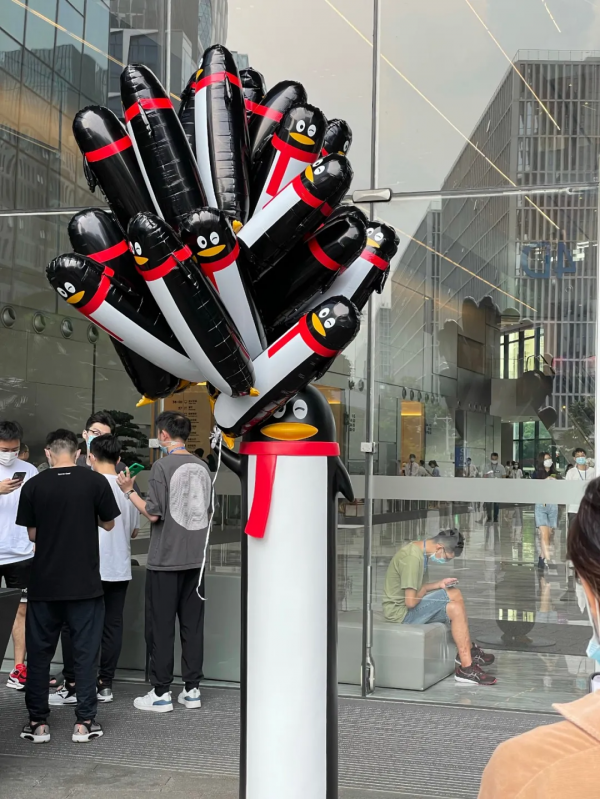 騰訊又出新“企鵝”形象?網友:變胖、變色、還變長了 騰訊又出新“企鵝”形象?網友:變胖、變色、還變長了