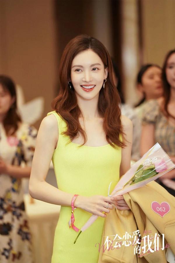 金晨霸總上線，可鹽可甜的趙氏美學穿搭