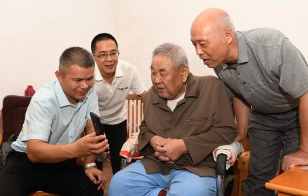 歷經百餘戰,獲軍功章一大堆,卻在軍功欄上,填寫了個“無”字 歷經百餘戰,獲軍功章一大堆,卻在軍功欄上,填寫了個“無”字