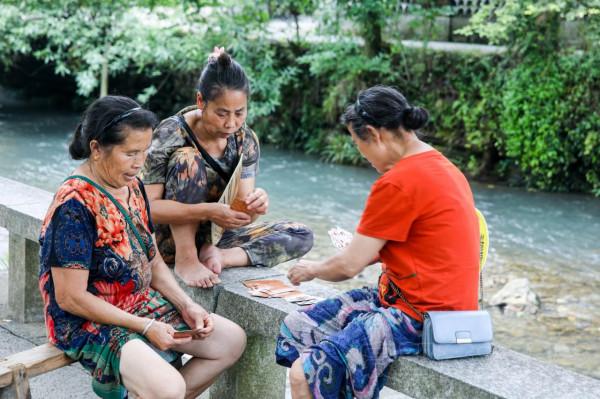 梵淨山下的雲舍村，曾經猴子愛喝的水，現在成了村民們的天然冰箱