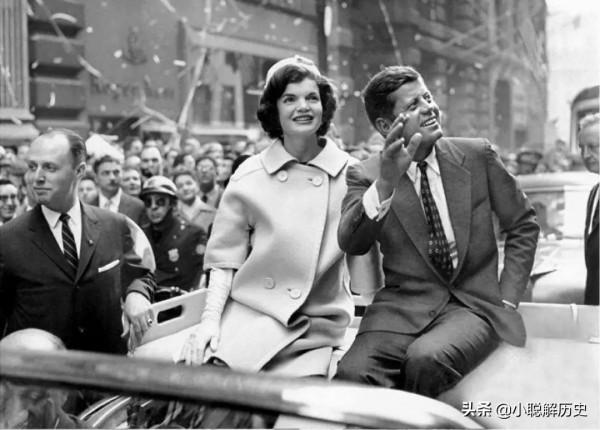 美國前總統肯尼迪被暗殺後，他的貌美妻子遭到了怎樣的對待？