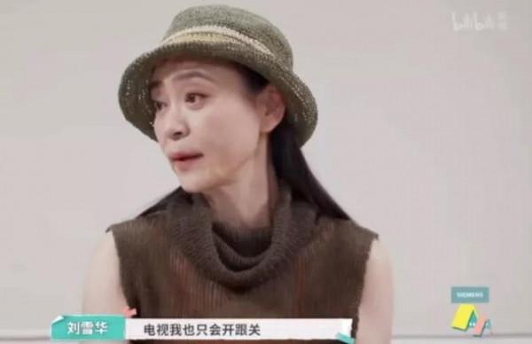 62歲劉雪華獨居生活曝光，無兒無女丈夫墜樓，全網都在心疼她