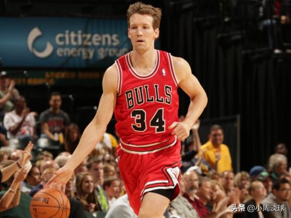 姚明是NBA2002年的狀元秀,那當年的第二、三順位球員是誰? 姚明是NBA2002年的狀元秀,那當年的第二、三順位球員是誰?