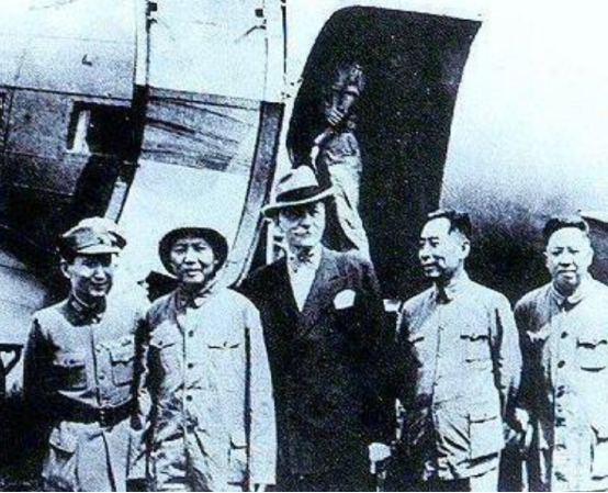 胡宗南挑了30多位酒量好的軍官，給周恩來灌酒，周恩來如何應對？