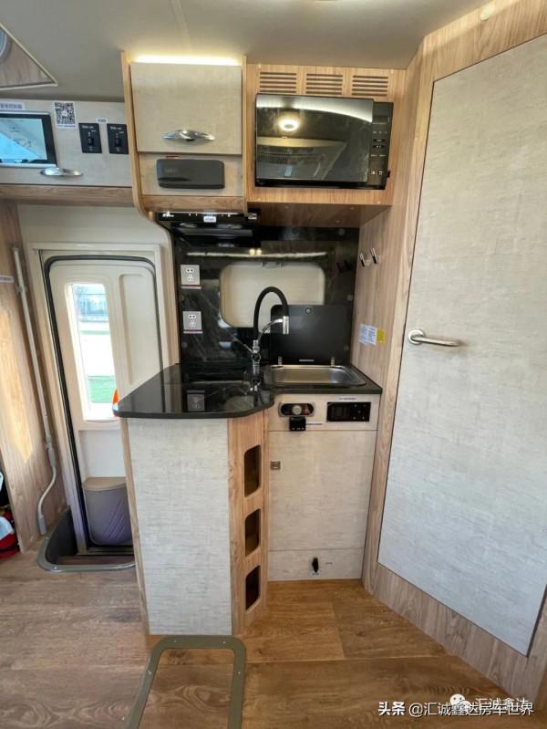 3.0T渦輪增壓配懸浮座的國產房車,空間秒變10多平,吃住不愁 3.0T渦輪增壓配懸浮座的國產房車,空間秒變10多平,吃住不愁