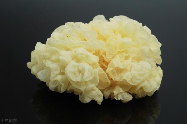 寒冬臘月，建議女人常吃“5黑2白”，身體輕盈氣色好，還便宜