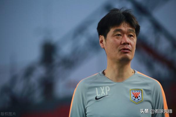 尷尬！粵媒戲謔李霄鵬，球迷吐槽你火燒腚了