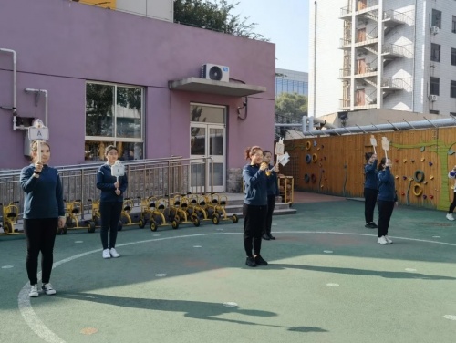 早操活力燃爆小宇宙,聽說爸爸媽媽也來圍觀啦 早操活力燃爆小宇宙,聽說爸爸媽媽也來圍觀啦