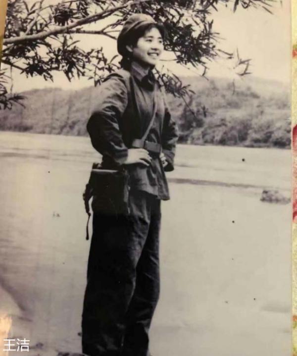 對越自衛反擊時的最美通訊女兵王潔,退伍後的遭遇,讓人不禁落淚 對越自衛反擊時的最美通訊女兵王潔,退伍後的遭遇,讓人不禁落淚