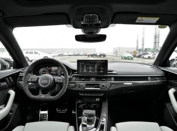 設計儒雅卻在";扮豬吃老虎";,V6發動機可4.1秒破百,全系標配四驅 設計儒雅卻在";扮豬吃老虎";,V6發動機可4.1秒破百,全系標配四驅