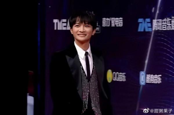 TMEA盛典紅毯秀亮點不足，明星離開精修後，面板暗沉顯老氣