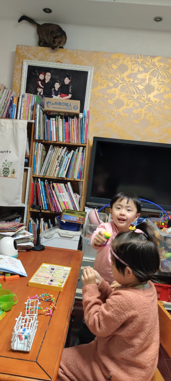 城裡的孩子們,還會這樣一起串門著一起玩嗎? 城裡的孩子們,還會這樣一起串門著一起玩嗎?