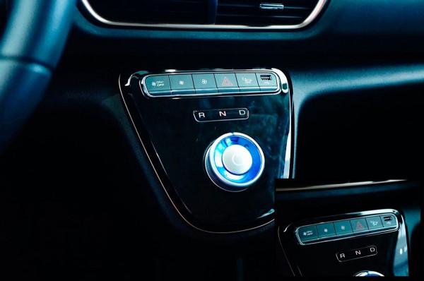 從萌到酷 內飾更舒適 價格偏貴 尤拉白貓小野貓版實拍簡評 從萌到酷 內飾更舒適 價格偏貴 尤拉白貓小野貓版實拍簡評