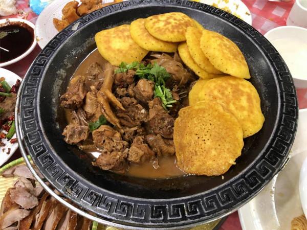 中秋節一家人聚餐，6道“硬菜”200多元，河南的農家樂還真便宜