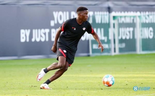 跟隊記者：莫里巴致電巴薩，表達迴歸渴望