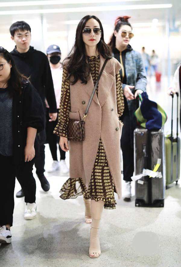 韓雪標準地詮釋了一雙涼鞋毀一身，求求你換雙好看的鞋吧