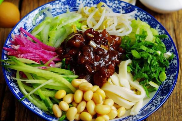 郭德綱吃炸醬麵，要忙活3天，其實沒這麼講究，這樣做一樣好吃