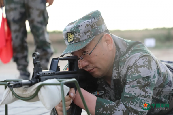 最美新時代革命軍人丨張洪峰:軍人就應當衝鋒在戰場 最美新時代革命軍人丨張洪峰:軍人就應當衝鋒在戰場