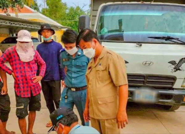 柬埔寨警方攔截從越南進口貨車，繳獲100多公斤注膠蝦